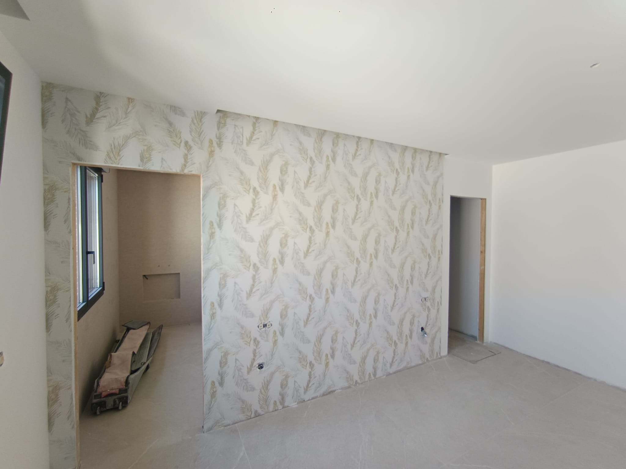 Salón con papel pintado por RamiroColor